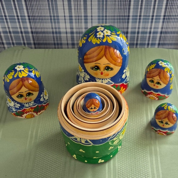 Russian Nesting Dolls set of 5. - Picture 3 of 7